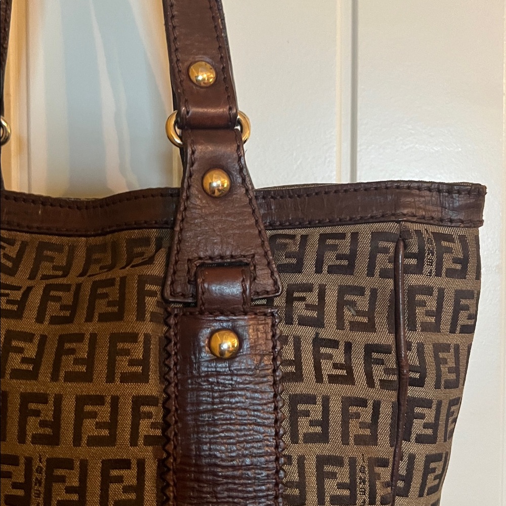 Beautiful Vintage Fendi Dark Brown Monogram Shoulder Bag💗 - Picture 4 of 17